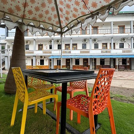 Vasant Vihar Resort Kevadia Εξωτερικό φωτογραφία